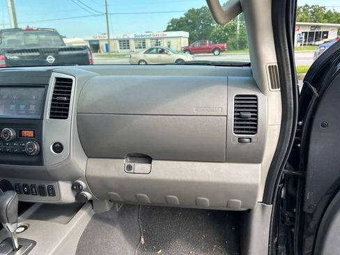 Used 2021 Nissan Frontier SV w/ Midnight Edition Floor Mats RWD image 13