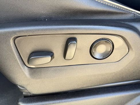 Used 2023 Chevrolet Suburban Premier image 28