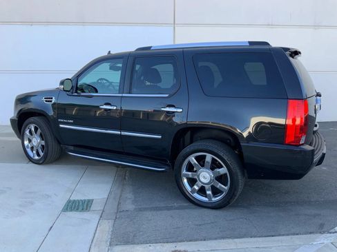 Used 2011 Cadillac Escalade Luxury AWD/4WD image 8