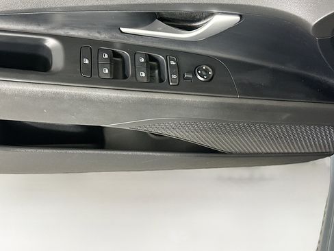 Used 2023 Hyundai Elantra SEL FWD image 14