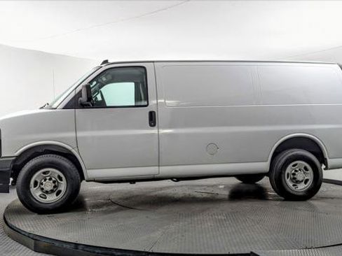Used 2019 Chevrolet Express 2500 w/ Driver Convenience Package RWD image 3