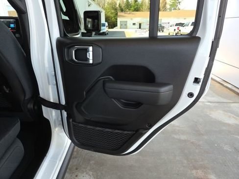 Used 2024 Jeep Wrangler Unlimited Rubicon w/ XTREMEE 35" Tire Package image 56