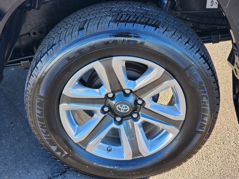 Used 2019 Toyota Tacoma Limited image 15
