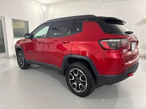 Used 2025 Jeep Compass Trailhawk AWD/4WD image 5
