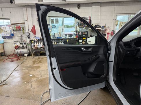 Used 2025 Ford Escape ST-Line w/ Equipment Group 301A FWD image 25