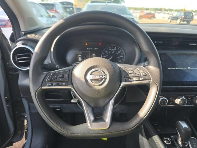 Used 2024 Nissan Kicks SV FWD image 4