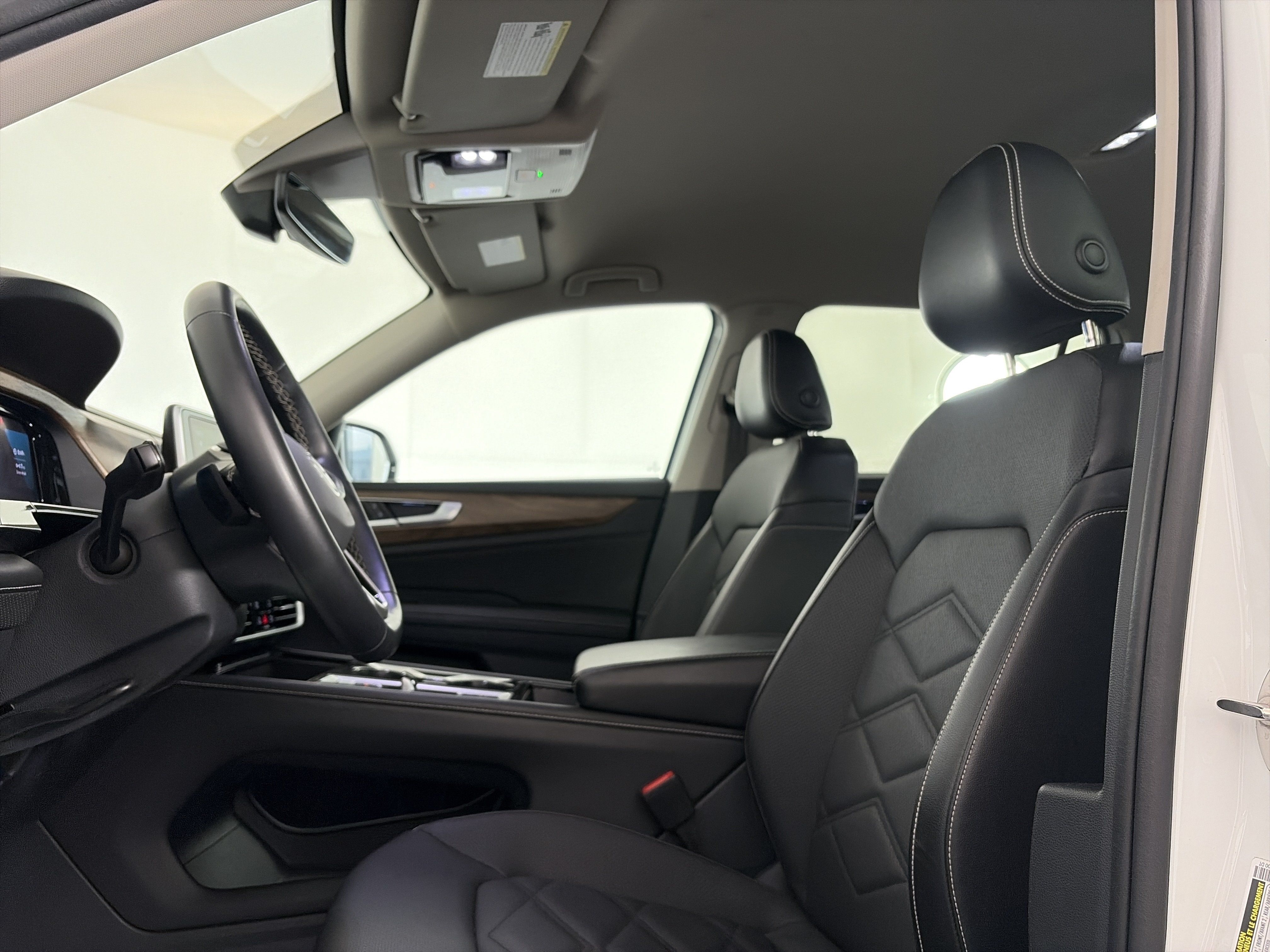 Used 2024 Volkswagen Atlas SE AWD/4WD image 6