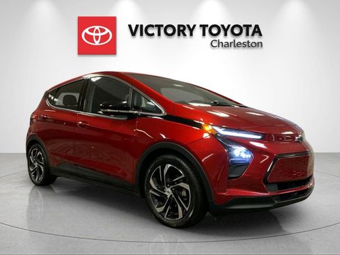 Used 2023 Chevrolet Bolt LT w/ Infotainment Package FWD image 5