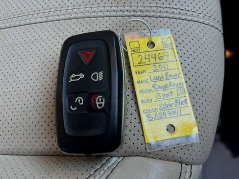 Used 2011 Land Rover Range Rover Sport HSE LUX image 28