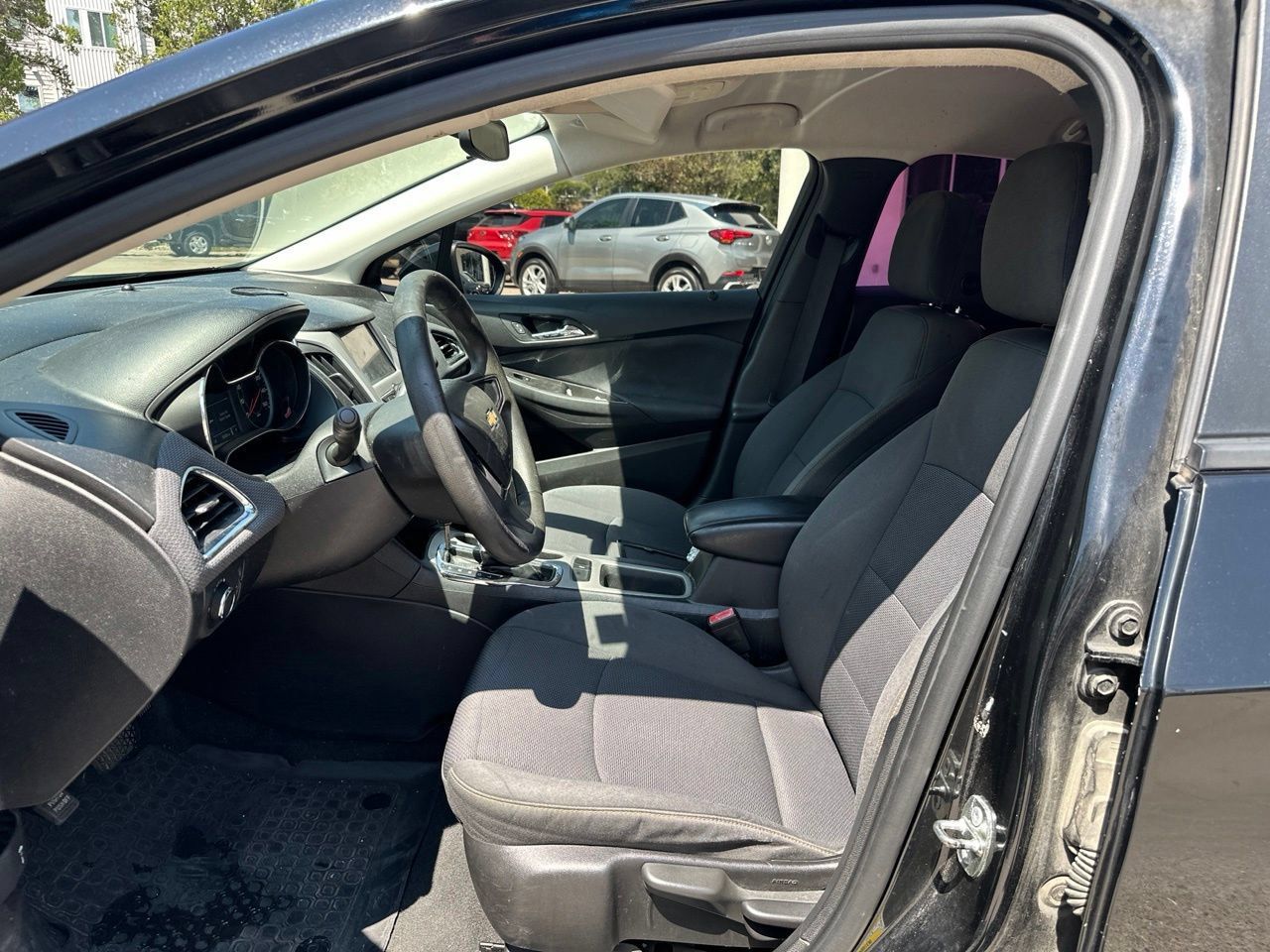 Used 2018 Chevrolet Cruze LS FWD image 9
