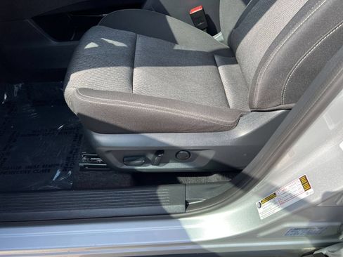 Used 2025 Nissan Rogue SV AWD/4WD image 22