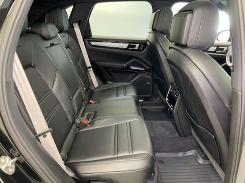 Used 2023 Porsche Cayenne Platinum Edition image 22