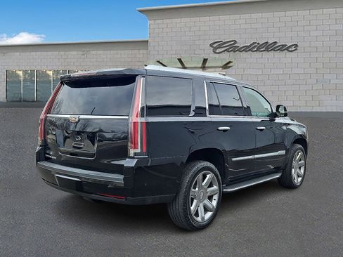 Used 2019 Cadillac Escalade Luxury image 4