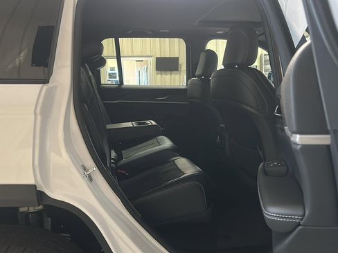 New 2026 Jeep Grand Cherokee Altitude image 13