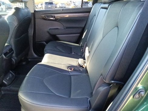 Used 2023 Toyota Highlander Limited image 27