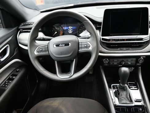 Used 2025 Jeep Compass Sport AWD/4WD image 3