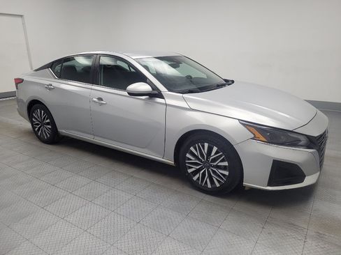 Used 2023 Nissan Altima 2.5 SV image 11