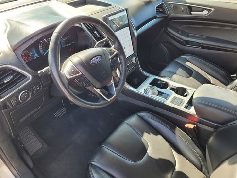 Used 2022 Ford Edge Titanium image 10