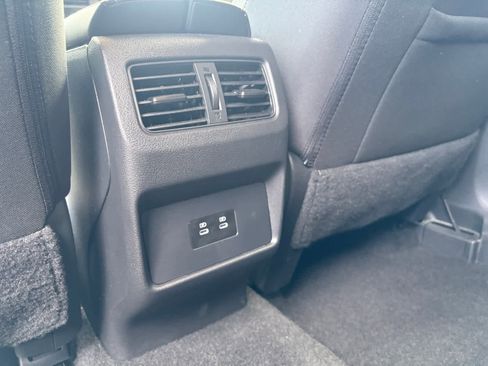 Used 2025 Nissan Rogue SV image 28