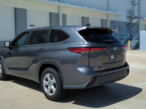 Used 2023 Toyota Highlander L FWD image 5