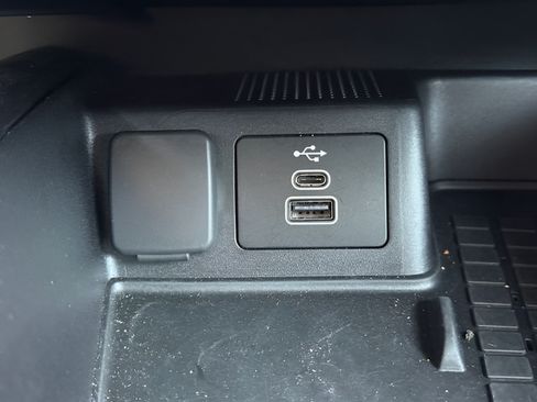 Certified 2025 Ford Bronco Sport Outer Banks w/ Outer Banks Tech Package+ AWD/4WD image 17