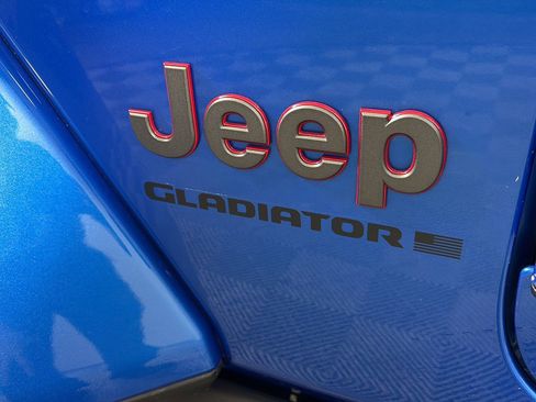 Used 2024 Jeep Gladiator Rubicon AWD/4WD image 11