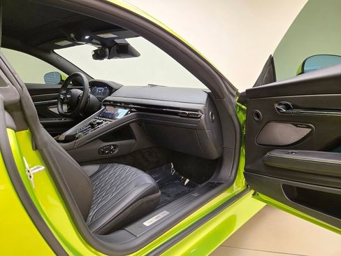 Used 2024 Aston Martin DB12 Coupe RWD image 21