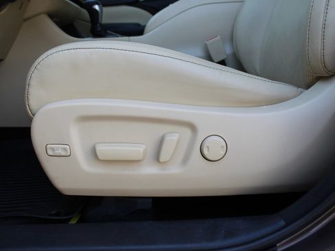 Used 2018 Toyota Highlander Limited AWD/4WD image 12