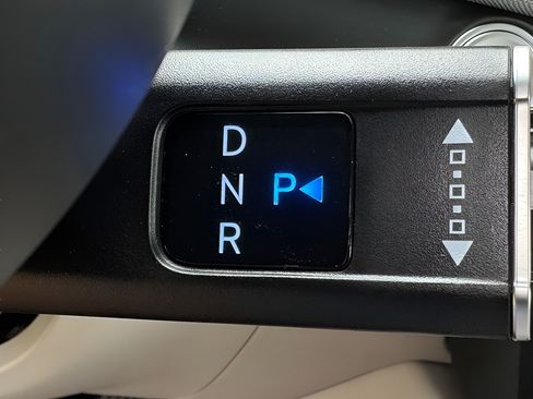 Certified 2025 Hyundai Tucson Limited FWD image 35