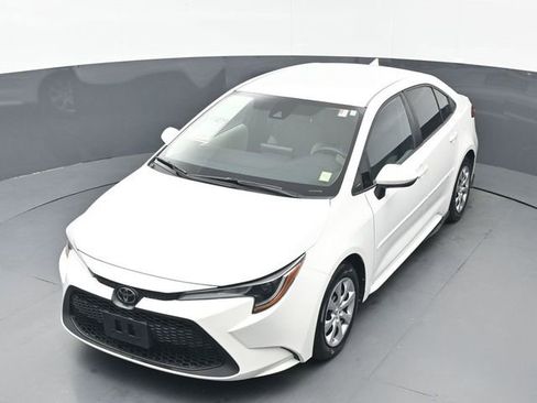 Certified 2022 Toyota Corolla LE image 32