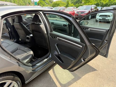 Used 2017 Volkswagen Passat 1.8T R-Line FWD image 16