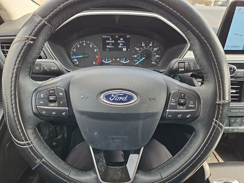 Used 2022 Ford Escape SE w/ SE Sport Appearance Package image 7