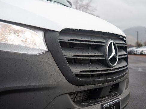 Used 2025 Mercedes-Benz Sprinter 4500 image 14