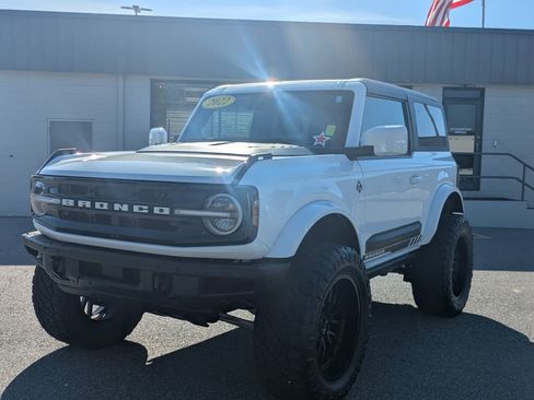 Used 2022 Ford Bronco Outer Banks AWD/4WD image 2