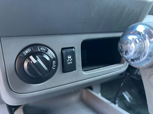 Used 2016 Nissan Frontier SV image 15