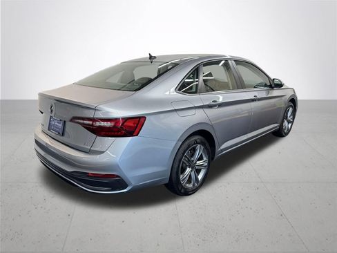 Used 2024 Volkswagen Jetta SE FWD image 7