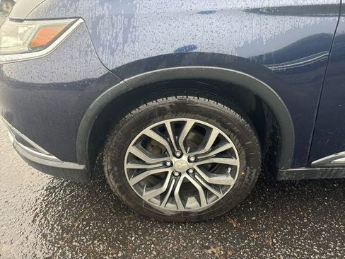 Used 2017 Mitsubishi Outlander ES AWD/4WD image 5