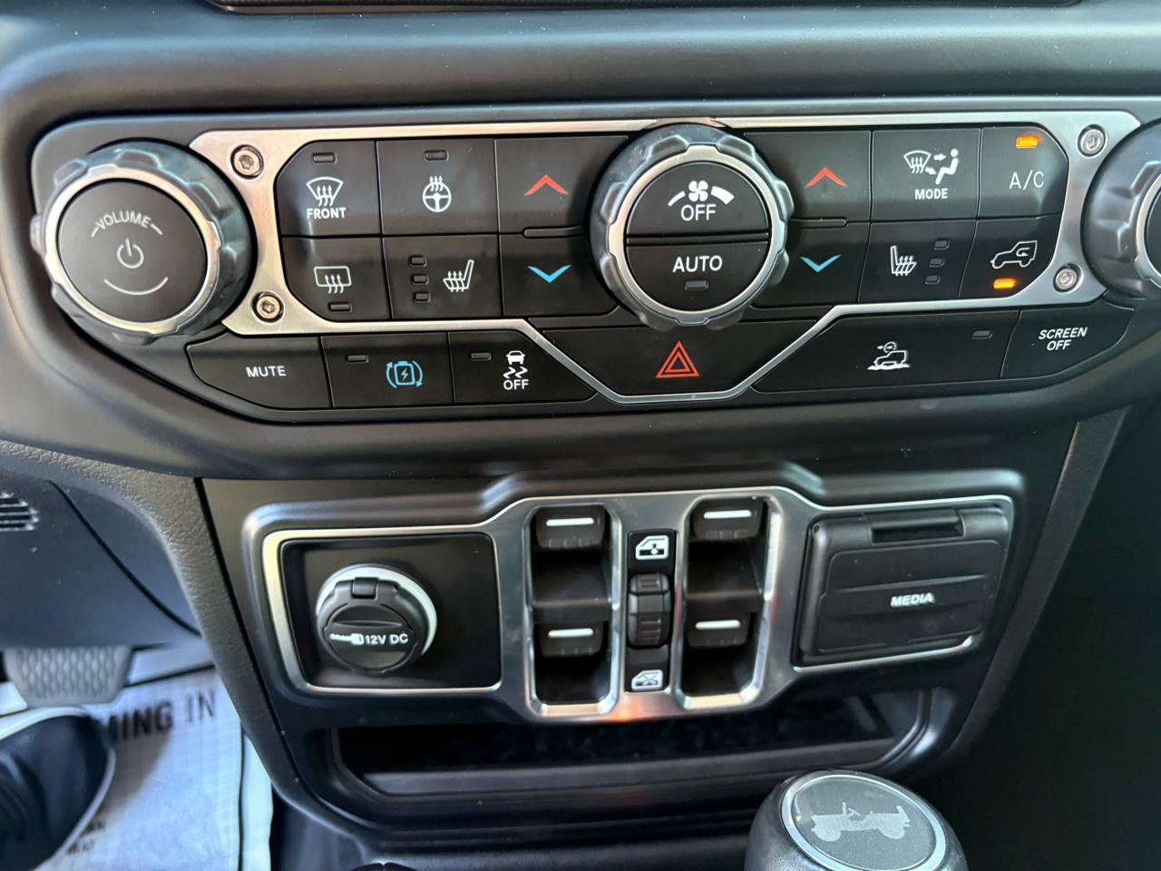 Used 2023 Jeep Wrangler Unlimited Sahara w/ Cold Weather Group AWD/4WD image 25
