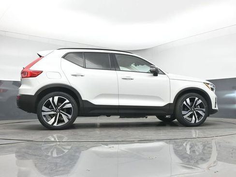 Used 2023 Volvo XC40 B5 Plus w/ Driver Assist Package AWD/4WD image 17