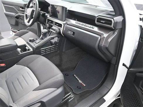 Used 2025 Toyota Tacoma TRD Sport image 17