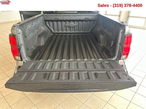 Used 2023 Chevrolet Colorado Z71 w/ Z71 Convenience Package 2 AWD/4WD image 20