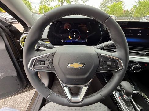 Used 2024 Chevrolet Trax LT w/ Driver Confidence Package FWD image 16