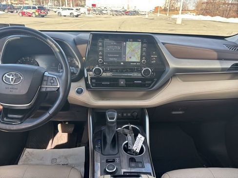 Used 2020 Toyota Highlander Limited image 32