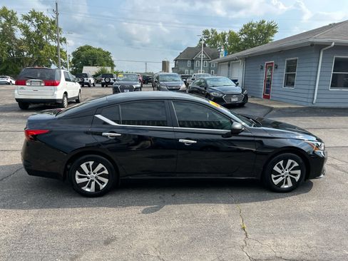 Used 2024 Nissan Altima 2.5 S FWD image 2