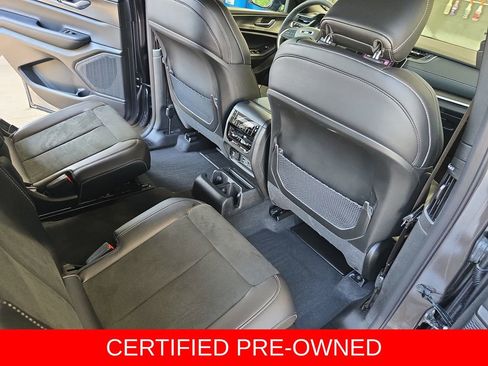 Used 2025 Jeep Grand Cherokee L Altitude AWD/4WD image 12