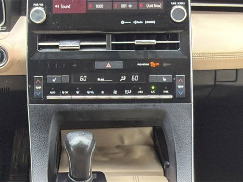 Used 2019 Toyota Avalon XLE image 23