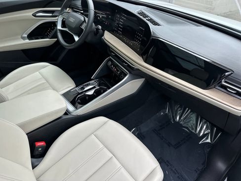 Used 2025 Audi Q5 Premium w/ Convenience Package AWD/4WD image 16