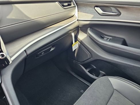 New 2026 Jeep Grand Cherokee L 2WD image 27