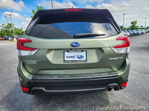 Used 2019 Subaru Forester Premium AWD/4WD image 5