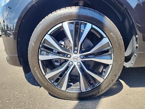 Certified 2024 Volvo XC60 B5 Plus w/ Protection Package Premier AWD/4WD image 25